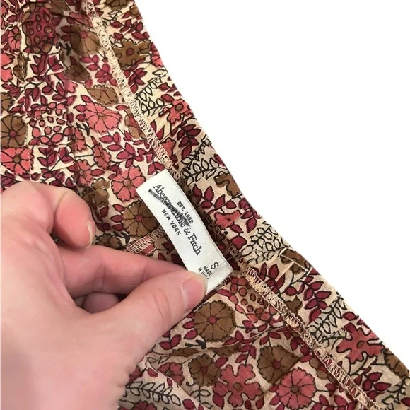 Abercrombie & Fitch Floral Wide Leg Pants - Red and White - Picture 5 of 8